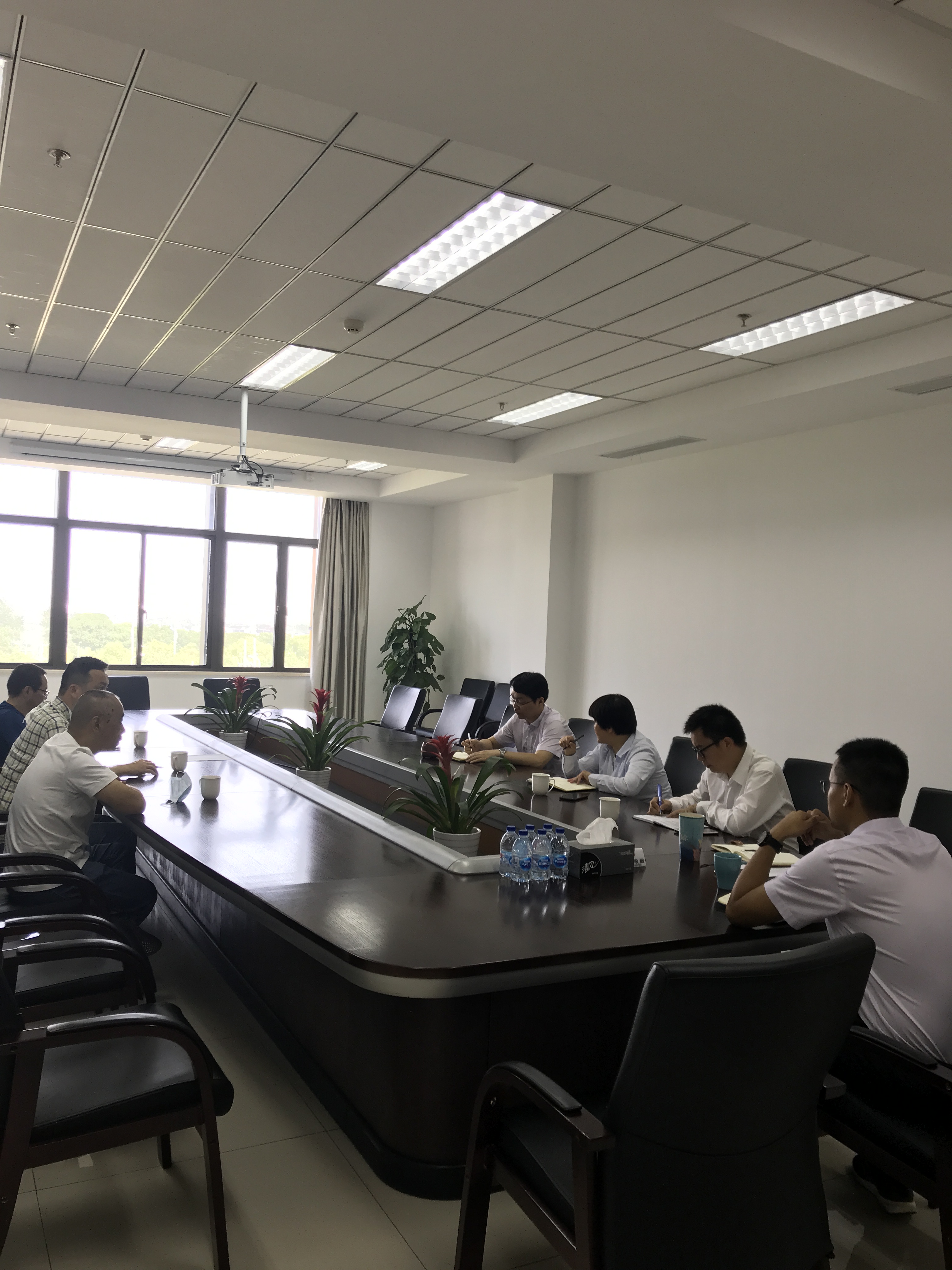 恒翔建設(shè)計劃科召開中醫(yī)院分院康復治療中心移交會   2020.6.8.jpg