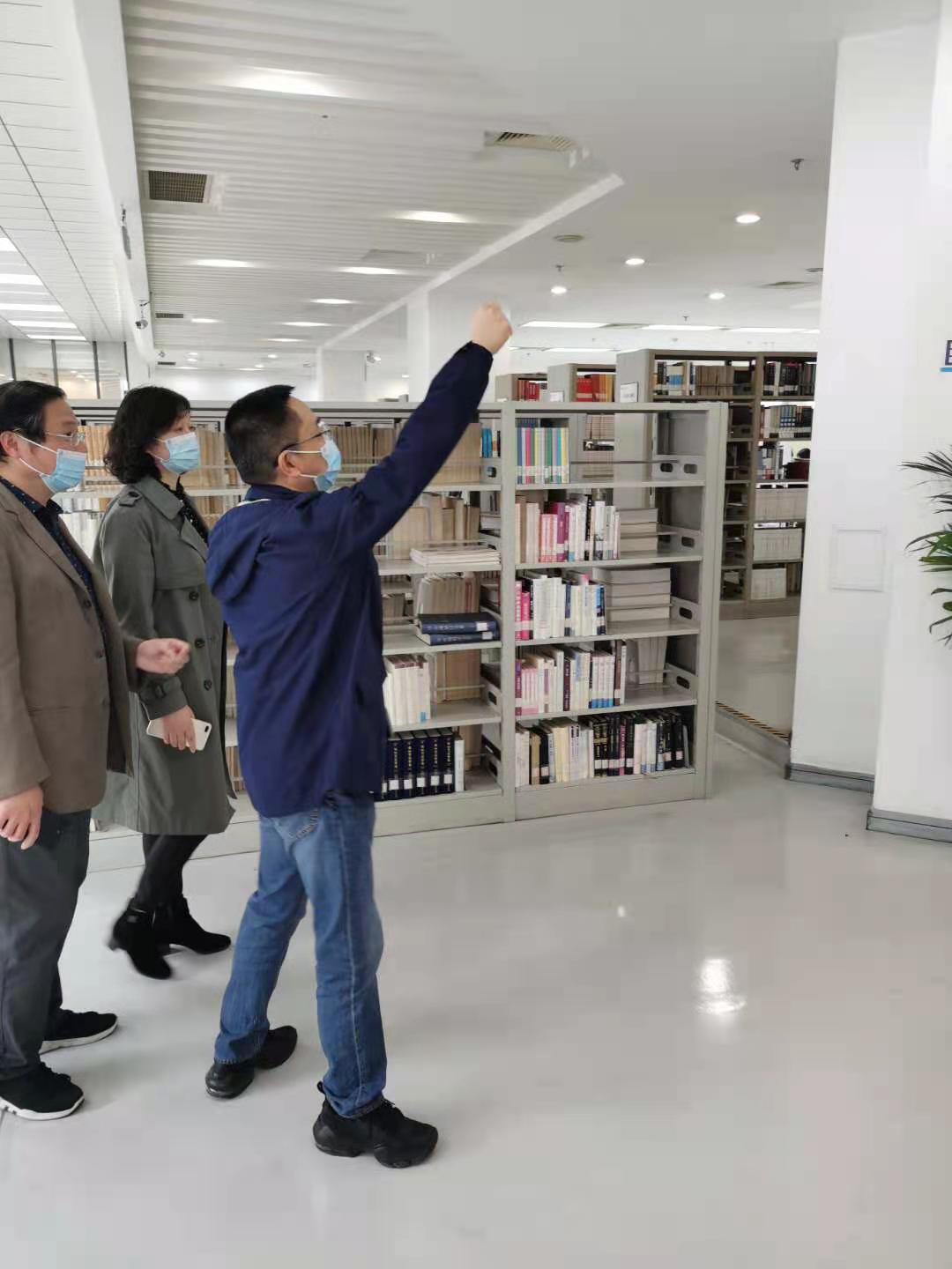 圖書館現(xiàn)場勘察2.jpg 圖書館現(xiàn)場勘察2.jpg