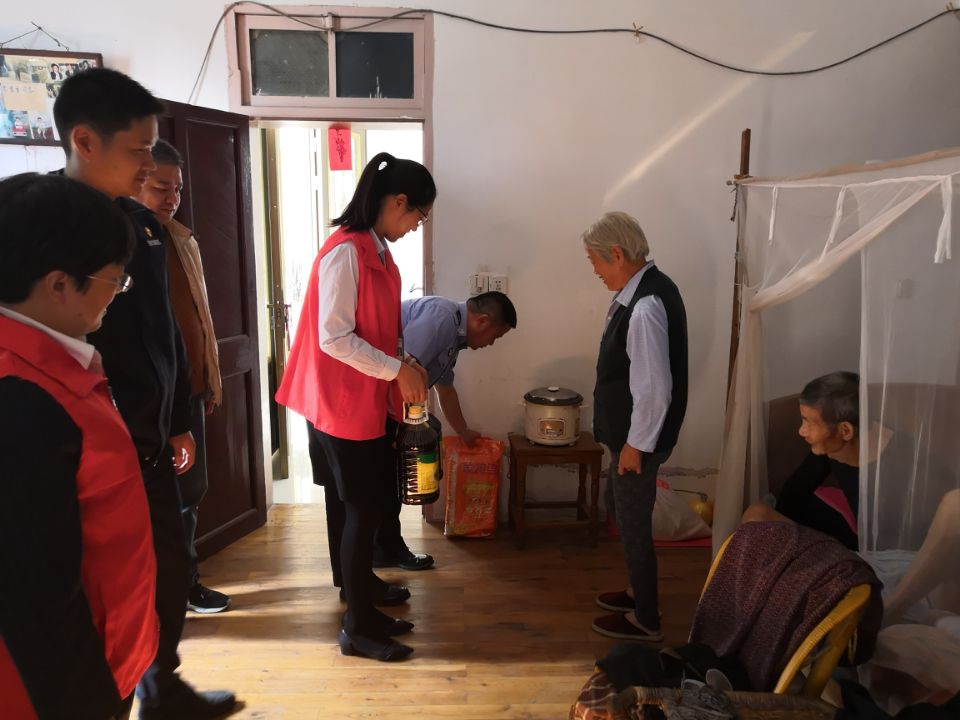 重陽(yáng)節(jié)活動(dòng).jpg 重陽(yáng)節(jié)活動(dòng).jpg