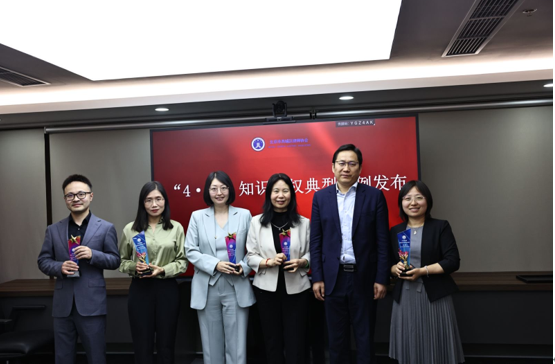 d16eae32-0c09-4686-a218-ded24a8c9f2a.png