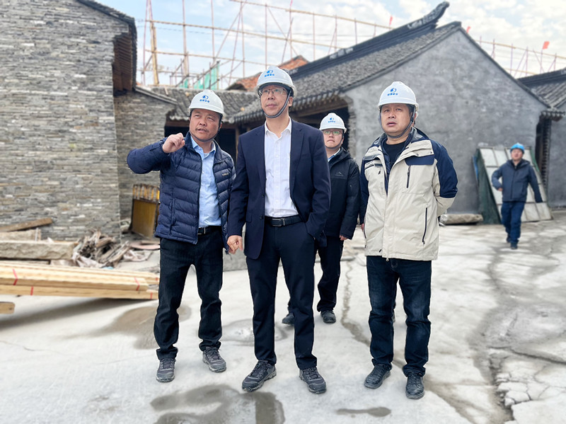 龚礼明带班检查西径岸历史文化街区改造项目_副本.jpg