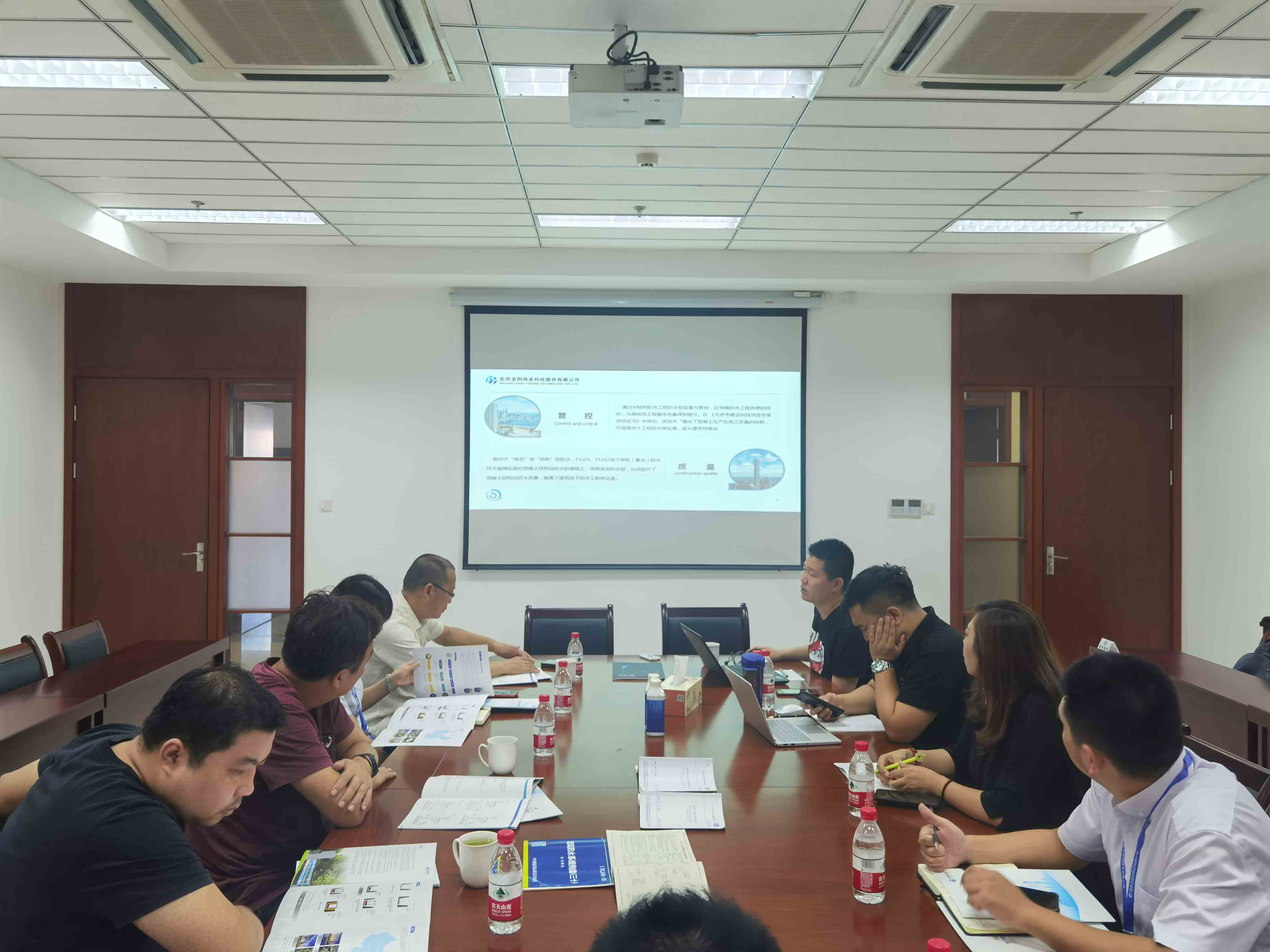 地下剛性防水技術(shù)討論會(huì)1.jpg 地下剛性防水技術(shù)討論會(huì)1.jpg