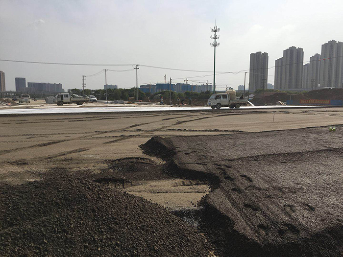 云海路水穩(wěn)攤鋪報道.jpg 云海路水穩(wěn)攤鋪報道.jpg