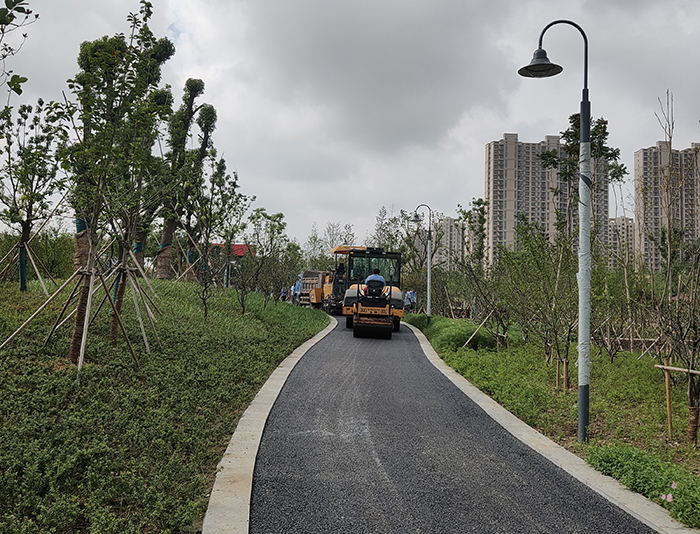 一標(biāo)瀝青攤鋪1.jpg 一標(biāo)瀝青攤鋪1.jpg