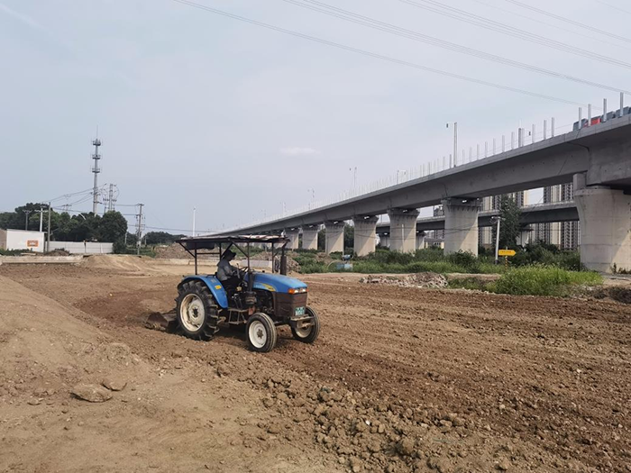 常昭路(南沿江铁路下穿段)工程:灰土翻拌.png 常昭路(南沿江铁路下穿段)工程:灰土翻拌.png