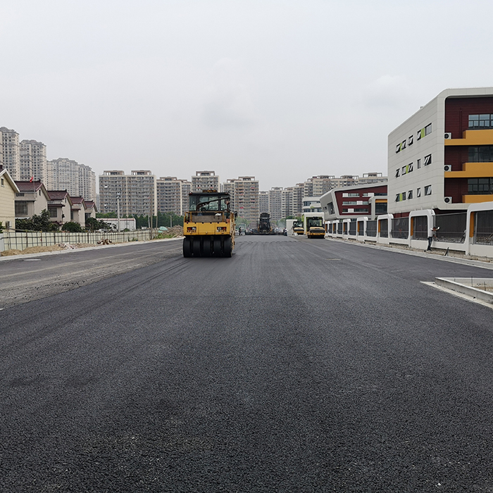 凱文小學西側道路瀝青攤鋪圖.jpg